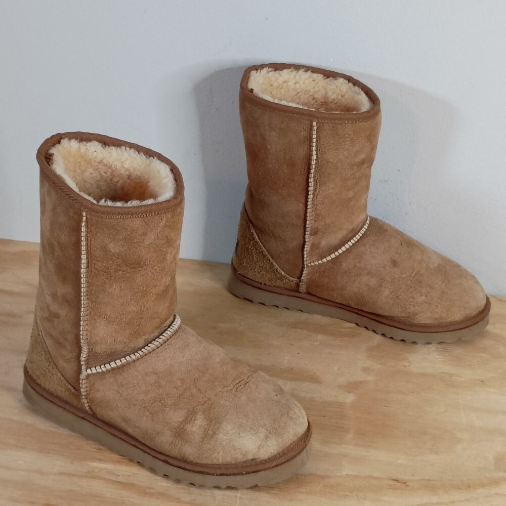 UGG Australia Classic Short 5825 Chestnut Suede Boots Womens Size 7 Shearling...